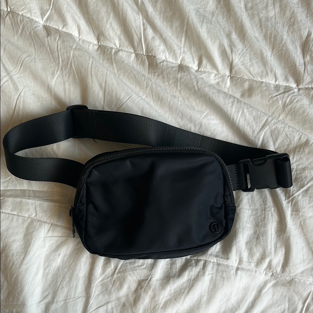 lululemon everywhere belt bag